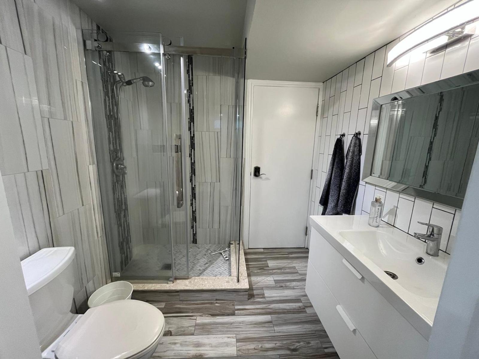 גואלף Modern Studio With Kitchenette And Bath מראה חיצוני תמונה