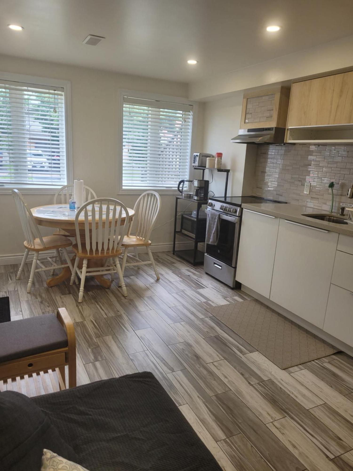 גואלף Modern Studio With Kitchenette And Bath מראה חיצוני תמונה