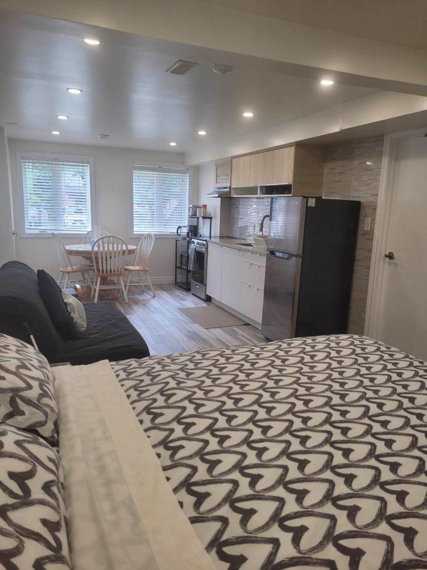 גואלף Modern Studio With Kitchenette And Bath מראה חיצוני תמונה